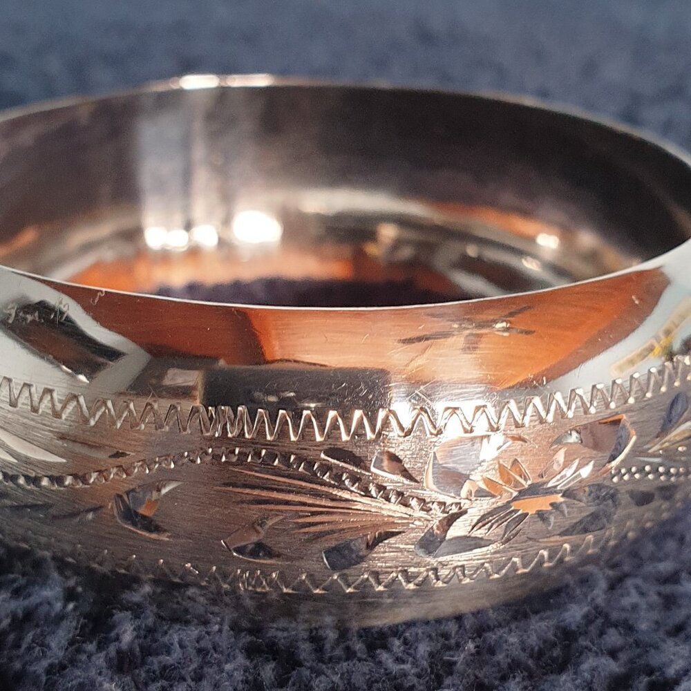 Vintage Wide Mexican 925 Sterling Silver Hand Engraved Filigree Bangle